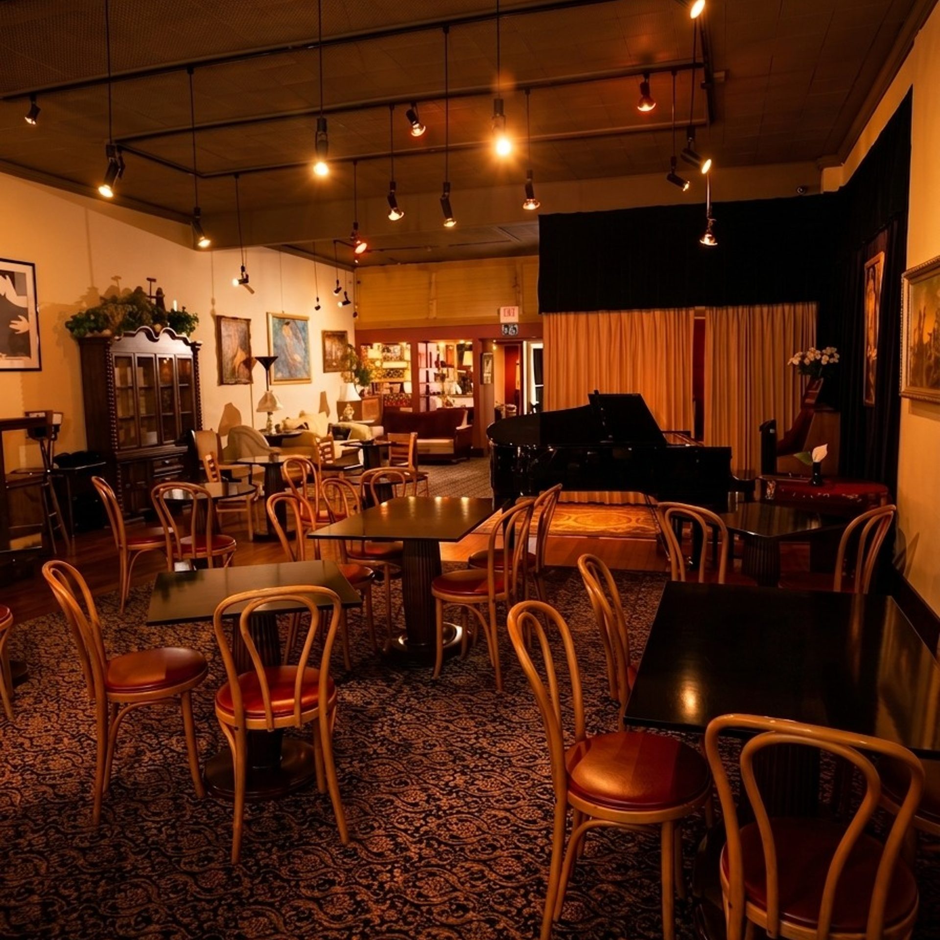Main Street Bistro & Piano Bar-Cabaret in Guerneville