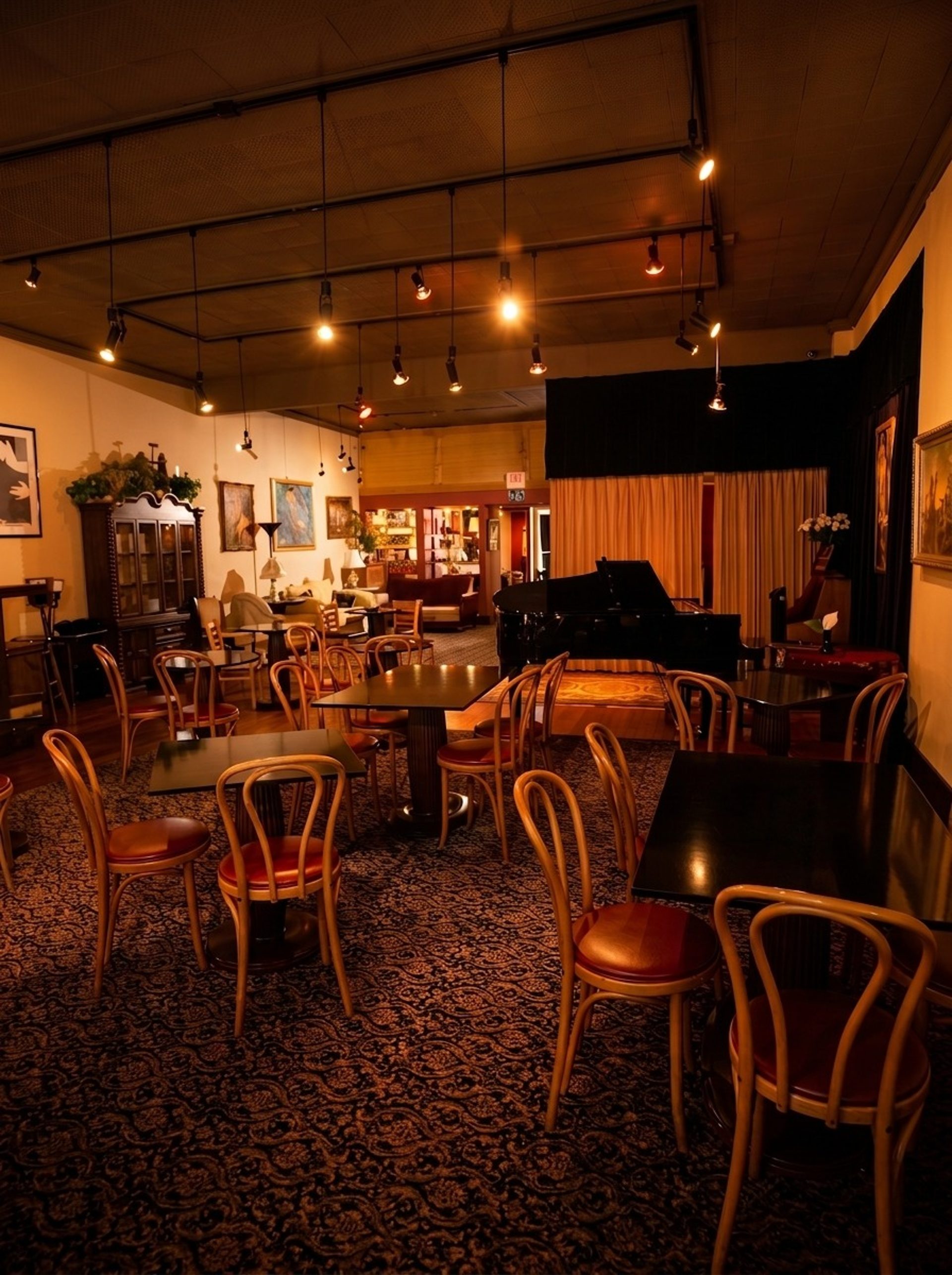 Main Street Bistro & Piano Bar-Cabaret in Guerneville